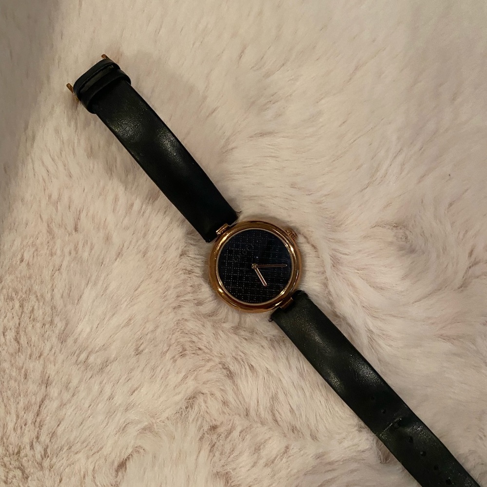 Women’s leather band rose gold Gucci watch - Picture 4 of 6